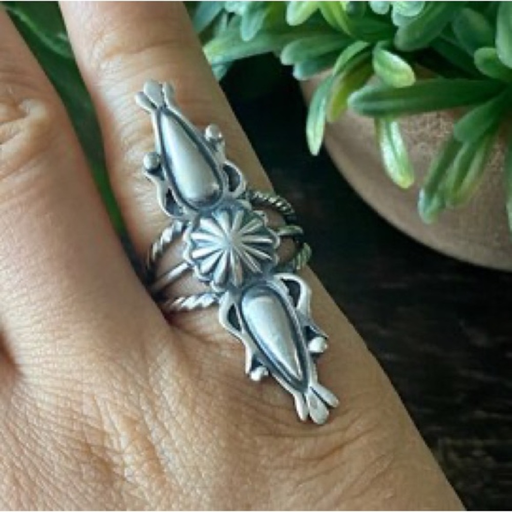 Sterling Silver Vintage-Inspired Floral Double Teardrop Ring - Silver - Picture 6 of 6